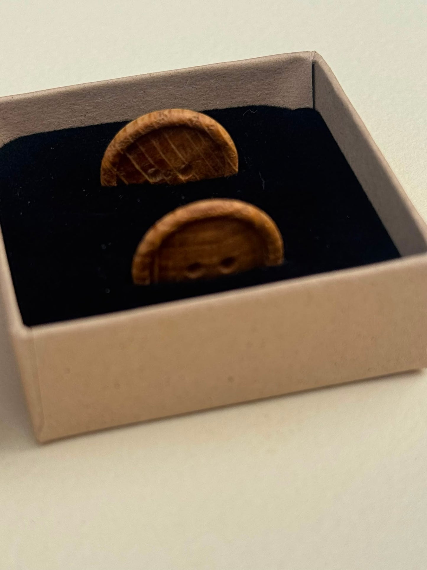 Runde knapper fra Knapværk, EGETRÆ, 2 stk