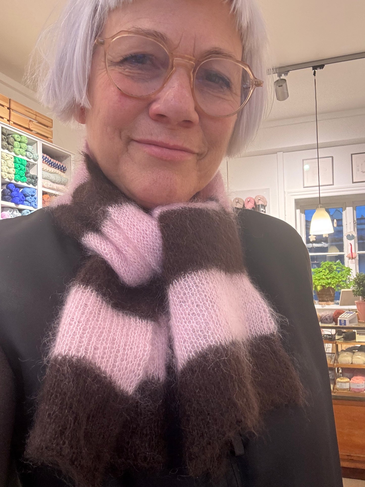 Kit Mimis Tørklæde - mørkebrun og rosa