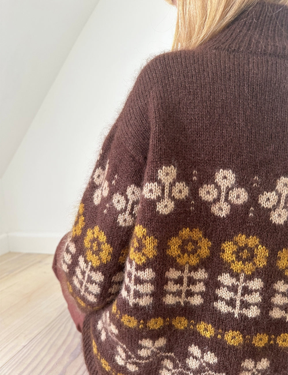 Mona Sweater garnkit [Saga/Tilia/Tvinni]