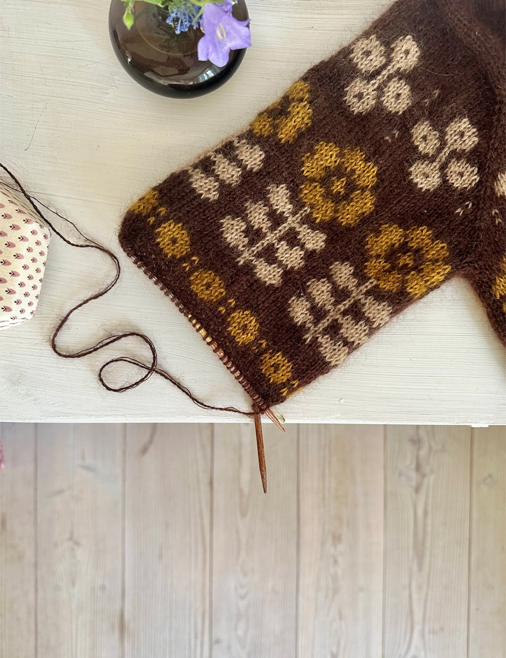 Mona Sweater garnkit [Saga/Tilia/Tvinni]