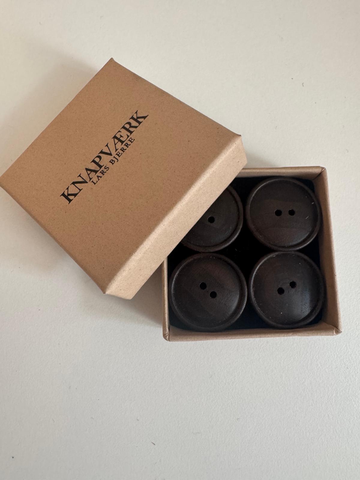 Runde knapper fra Knapværk, 22 mm, VALNØD, 2 stk