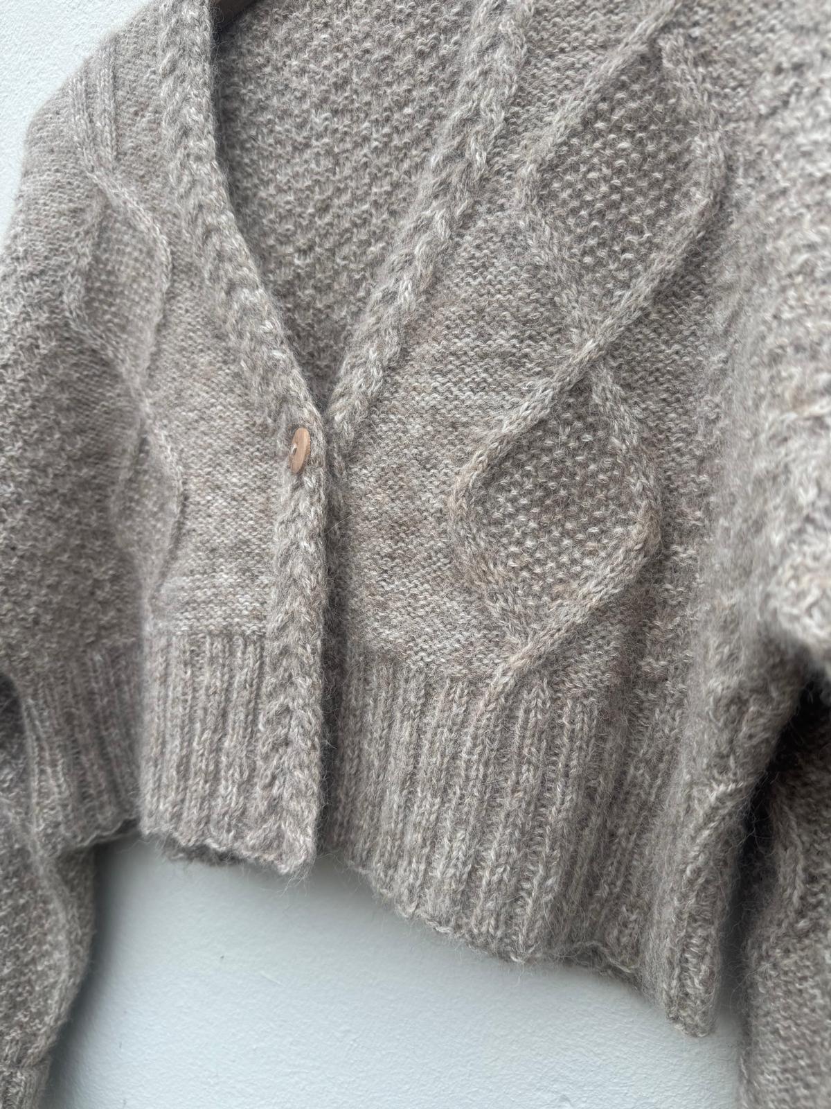 Tversted Cardigan garnkit [Tvinni/Soft Fine]