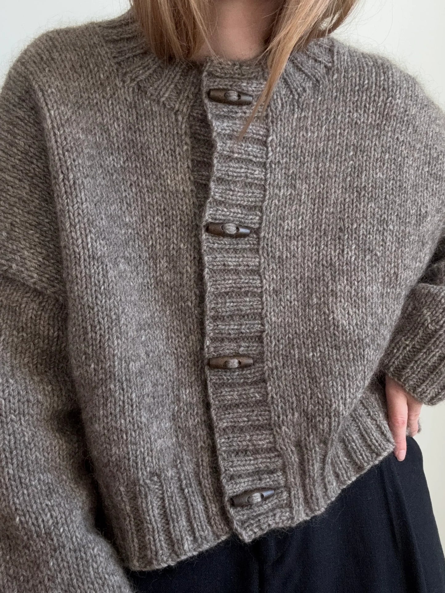 Hana Cardigan garnkit [Hjelholt Triple]