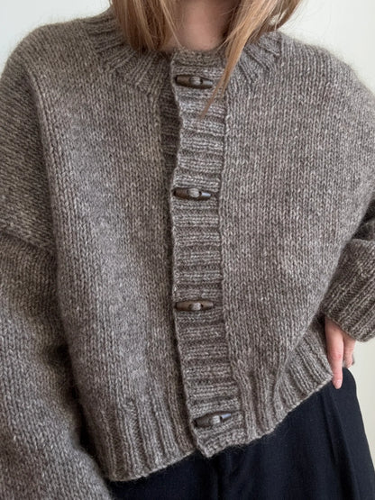 Hana Cardigan garnkit [Hjelholt Triple]