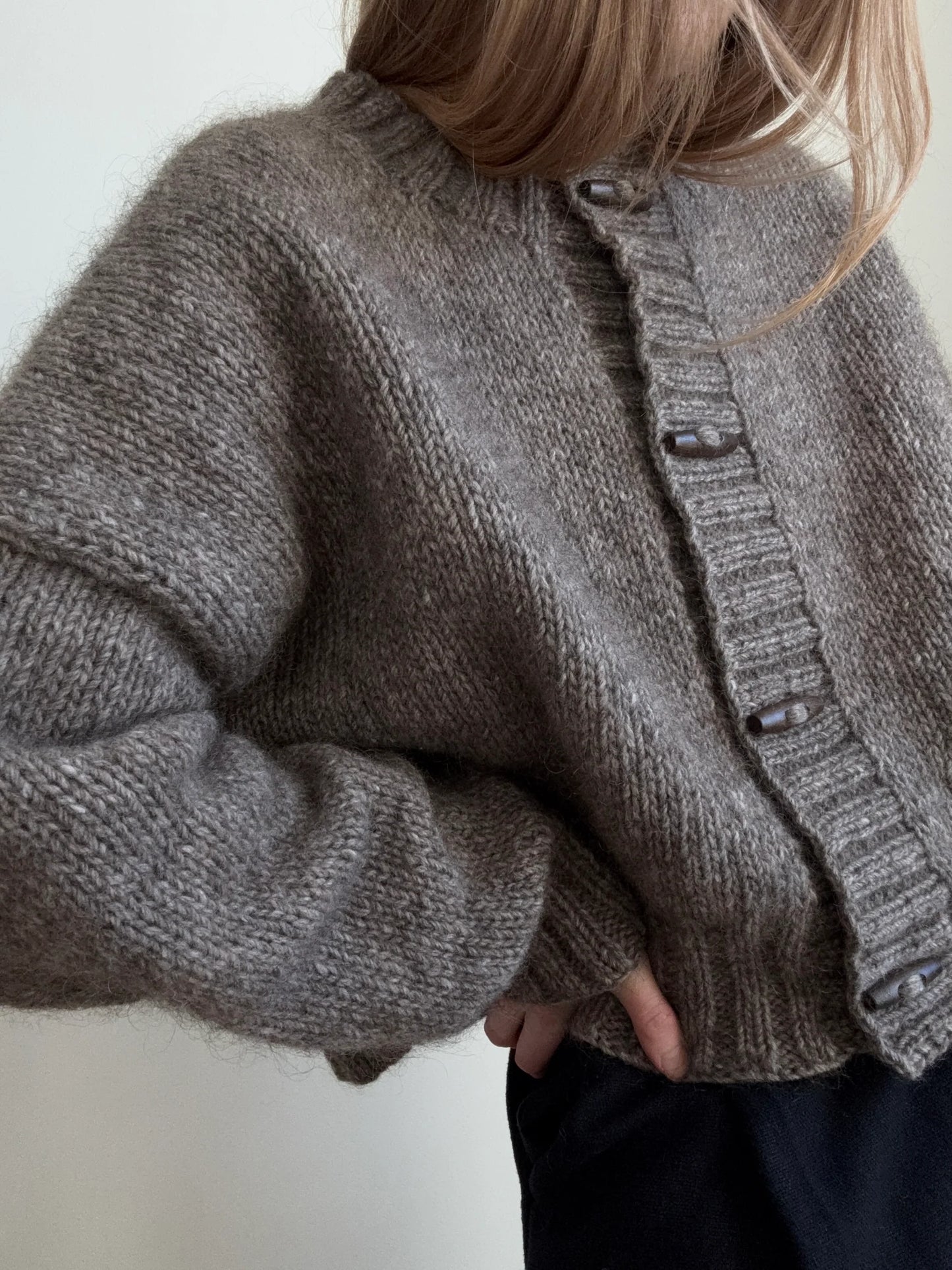 Hana Cardigan garnkit [Hjelholt Triple]