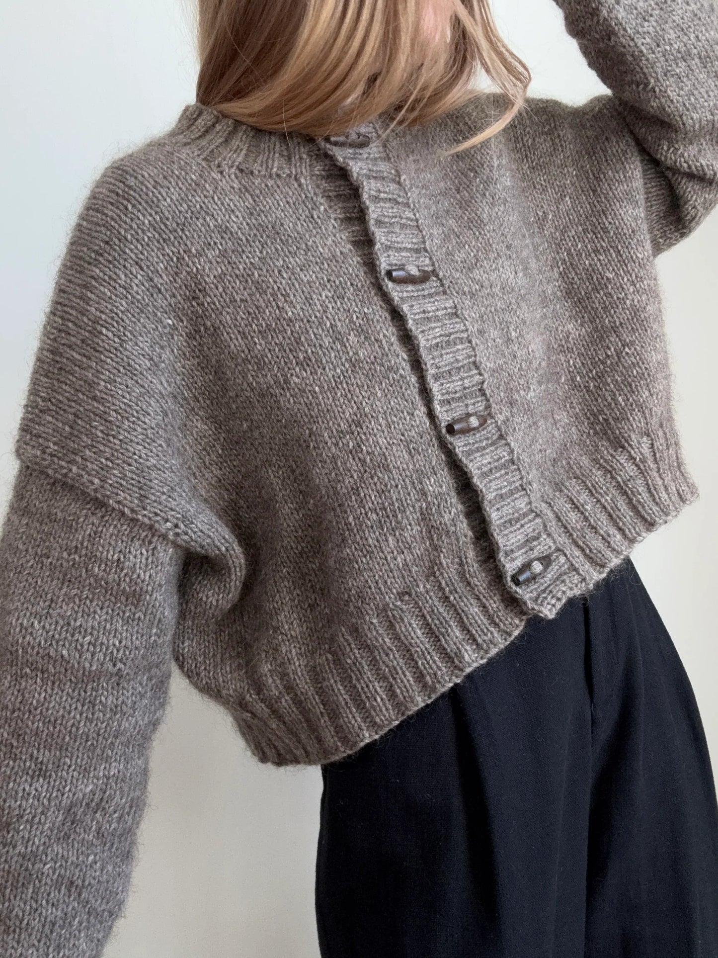 Hana Cardigan garnkit [Hjelholt Triple]