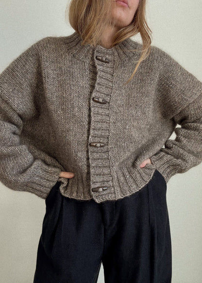 Hana Cardigan garnkit [Hjelholt Triple]